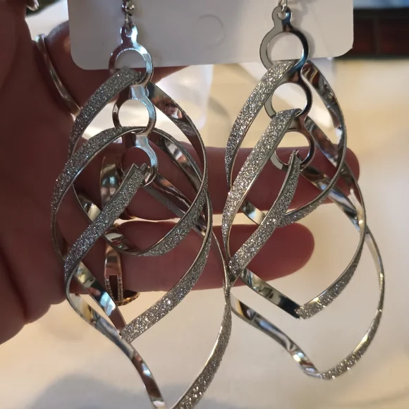 Swirl Geometric Earrings - Picture 4 of 8